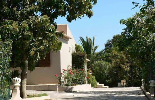 Lagos Villa | Modern Villa with large garden areas private Swimmg-pool .