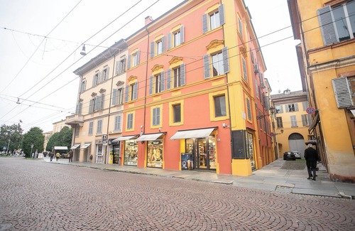 Old Town Apartment | Modena Centro Suite del Vicolo with free parking
