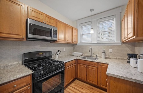 Pittsburgh Apartment | Modern 1 Bdr Apt unit#2 Sleeps4