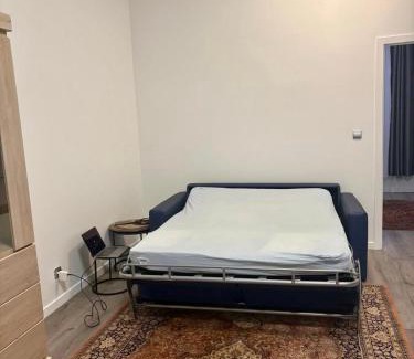 Koekelberg Apartment | Modern 1 bedroom and sofa bed stay