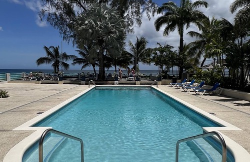 Sunset Crest Apartment | Modern 1 bedroom Apartment - 5 mins walk to BEACH
