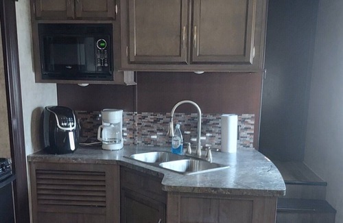 Brazoria House | Modern 1 bedroom RV w/ futon and a fireplace - Right by the river!