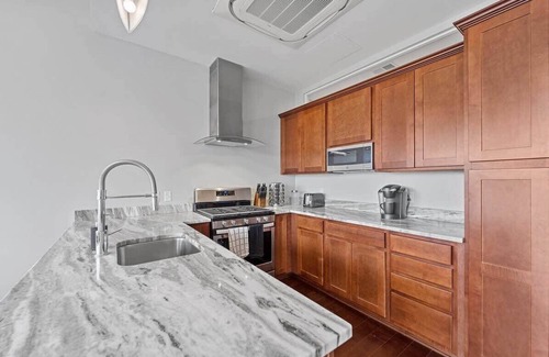 Downtown Pittsburgh House | Modern 1 BR Across from PPG Arena | Parking