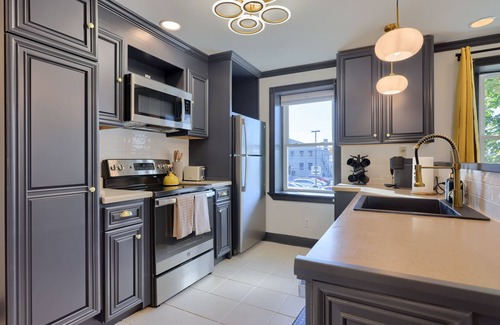 Lancaster House | Modern 1-BR Apt by Train Station