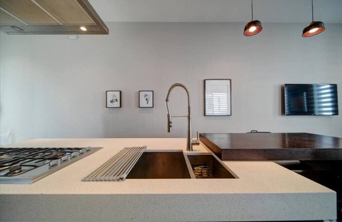 Wesley Heights House | Modern 1-BR Condo — Stylish Stay Near Uptown CLT!