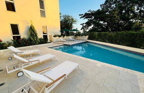 Christie Condo | Modern 1 BR KING Bed with Pool NR Beaches