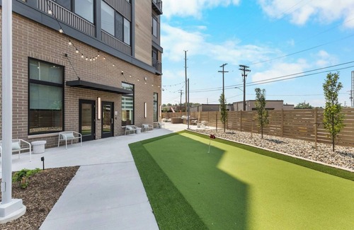 University Circle Apartment | Modern 1B1.5B Loft w/Gym + Parking