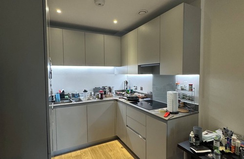 Ferndale Apartment | Modern 1BD Flat w Balcony, Heart of Brixton
