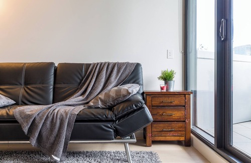 Parkville Apartment | Modern 1BD in Tranquil Parklands
