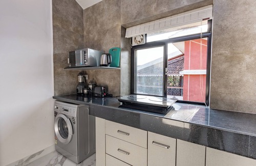 Carmona Apartment | Modern 1BHK Condo W/S. Pool, 3m. Walk To Beach