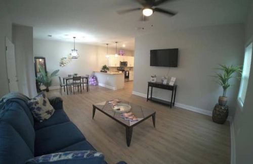 Jonesboro Apartment | Modern 1BR Apartment – Brand New Construction, Close to Airport and expressway.n