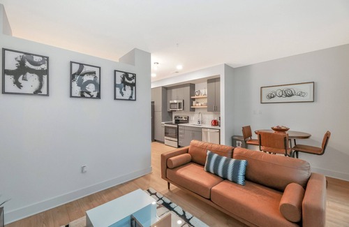 Wichita Apartment | Modern 1BR APT in DT with Infinity Pool & Sauna