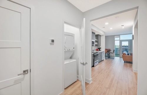 Wichita Apartment | Modern 1BR APT in DT with Infinity Pool & Sauna