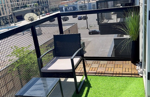 Deep Ellum Apartment | Modern 1BR Apt with WiFi, Pool, Gym & Free Parking —5 Mins to Downtown Dallas!