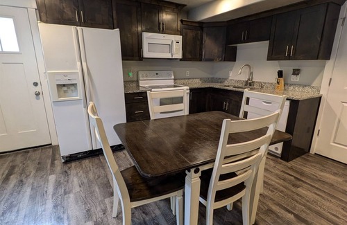 American Fork Apartment | Modern 1BR by Silicon Slopes – Workspace & 65” TV