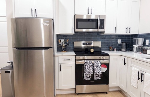 Washington Square West Apartment | Modern 1BR in Central Philly Near Hospitals, Parks, WiFi + Housekeeping