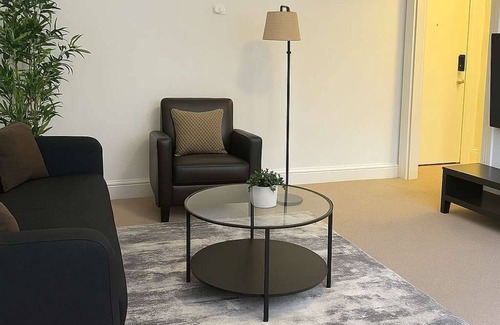 East Hyde Park Apartment | Modern 1BR in Historic HydePark