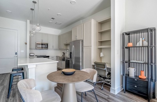 Highland Apartment | Modern 1BR in the Highlands w/Pool, W/D & Gym, walkable, by Blueground