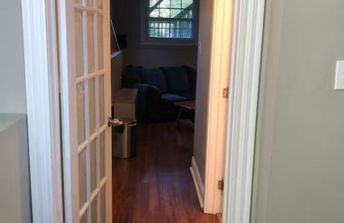 Dartmouth House | Modern 1BR suite centrally located