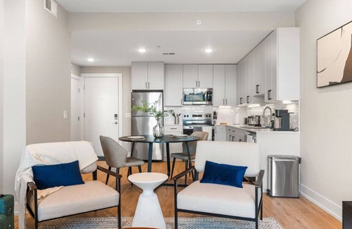 Philadelphia Apartment | Modern 1BR w/King Bed|W/D|Rooftop|10 mins to CC!