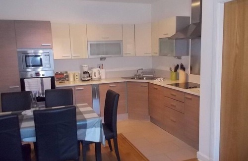 City Centre Dublin Apartment | Modern 2 Bed, 2 Bath Central Dublin Flat near Trinity College