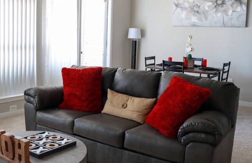 The Colony Apartment | Modern 2-Bed/2Bath Oasis