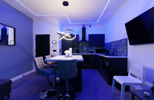Chapeltown Apartment | Modern 2 Bed Apt in Leeds with on street Parking