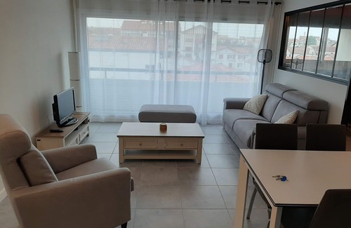Saint-Jean-de-Luz Apartment | Modern 2-Bed Apartment, 10min Walk to Saint-Jean-de-Luz Centre with Parking & WiFi