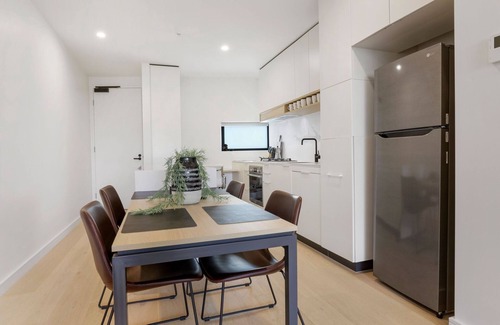Ivanhoe Apartment | Modern 2-Bed Ivanhoe unit with Parking