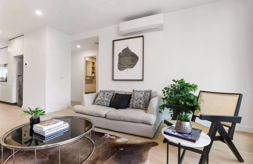 Ivanhoe Apartment | Modern 2-Bed Ivanhoe unit with Parking