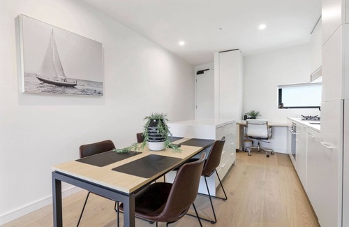 Ivanhoe Apartment | Modern 2-Bed Ivanhoe unit with Parking