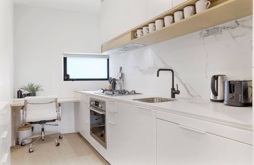 Ivanhoe Apartment | Modern 2-Bed Ivanhoe unit with Parking