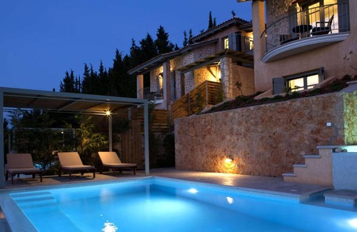 Tsoukaladhes Villa | Modern 2 bed villa with views of the Ionain Sea