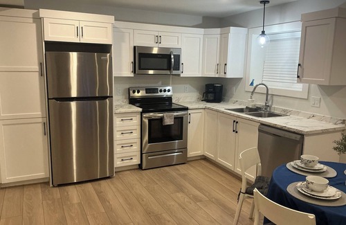 Terra Nova Apartment | Modern 2-Bedroom Apartment in a Quiet Suburb;Close to Shops, Banks, and Airport!