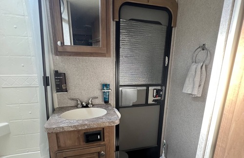 Lubbock House | Modern 2 bedroom RV Retreat with Pool Access