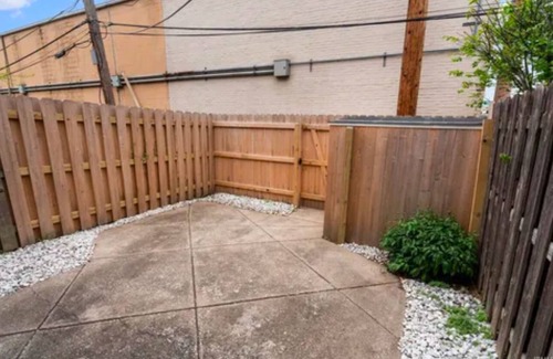 Evansville House | Modern 2 bedroom townhome great location Evansville near hospitals, University