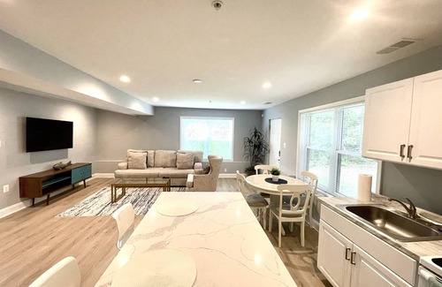 Seabrook Apartment | Modern 2 bedrooms house in prime location