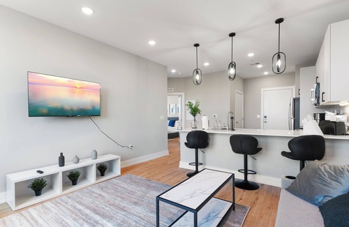 Northern Liberties Apartment | Modern 2 BR Apt in Philly with a Glass City View