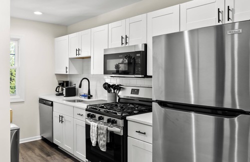 Audubon Apartment | Modern 2 -BR Gem in Audubon with Wi-Fi, in-unit laundry & cozy atmosphere!