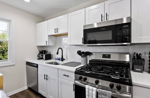 Audubon Apartment | Modern 2 -BR Gem in Audubon with Wi-Fi, in-unit laundry & cozy atmosphere!