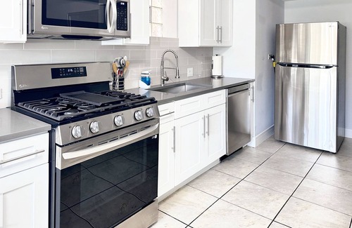 Irving Park Apartment | Modern 2 King BR Apt, Relax in Style!