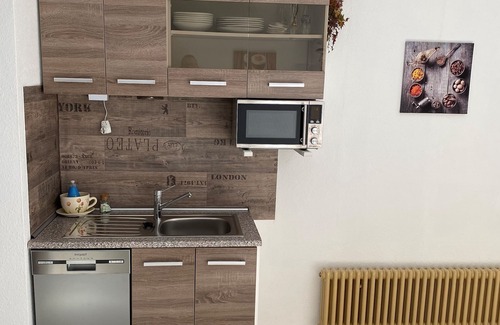 Schutzenplatz Apartment | Modern 2 room apartment, 1st Floor separately in a family house, location close to the city
