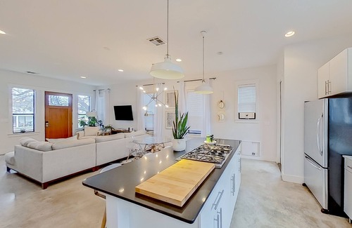 Chestnut Condo | Modern 2-story dog-friendly condo with quaint patio, central AC & washer/dryer