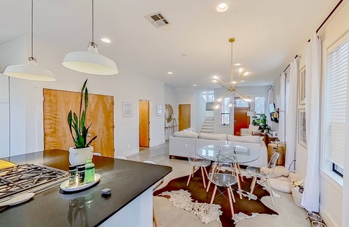 Chestnut Condo | Modern 2-story dog-friendly condo with quaint patio, central AC & washer/dryer