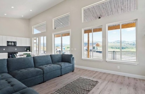 Lava Hot Springs Apartment | Modern 2024 build, in welcoming Lava Hot Springs. Top unit.