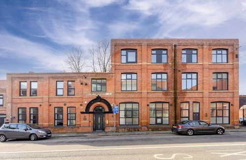 Warrington Apartment | Modern 2BD City Apartment