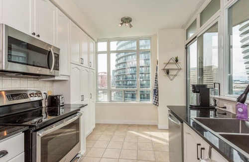 Downtown Mississauga Condo | Modern 2Bd Condo in Square1 with Iconic Views