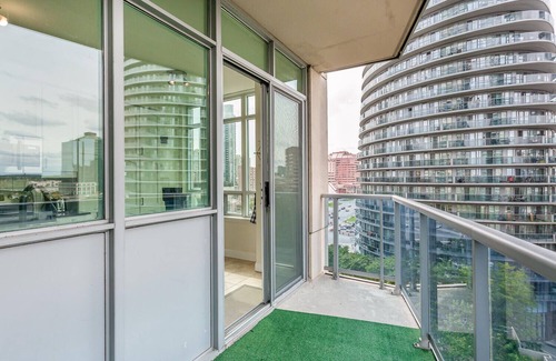 Downtown Mississauga Condo | Modern 2Bd Condo in Square1 with Iconic Views