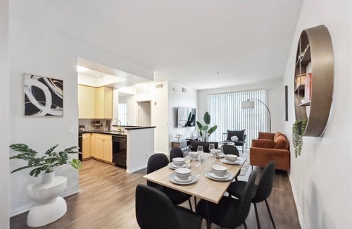Del Rey Apartment | Modern 2bdr apt in MarinaDelRey, parking, pool,gym