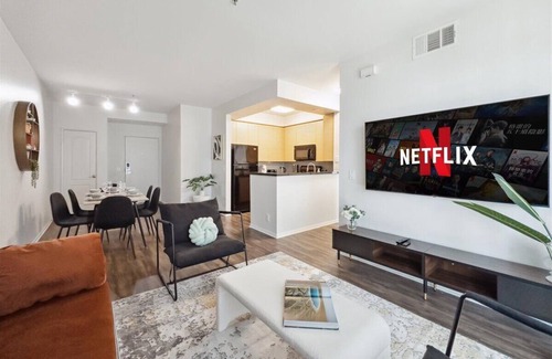 Del Rey Apartment | Modern 2bdr apt in MarinaDelRey, parking, pool,gym